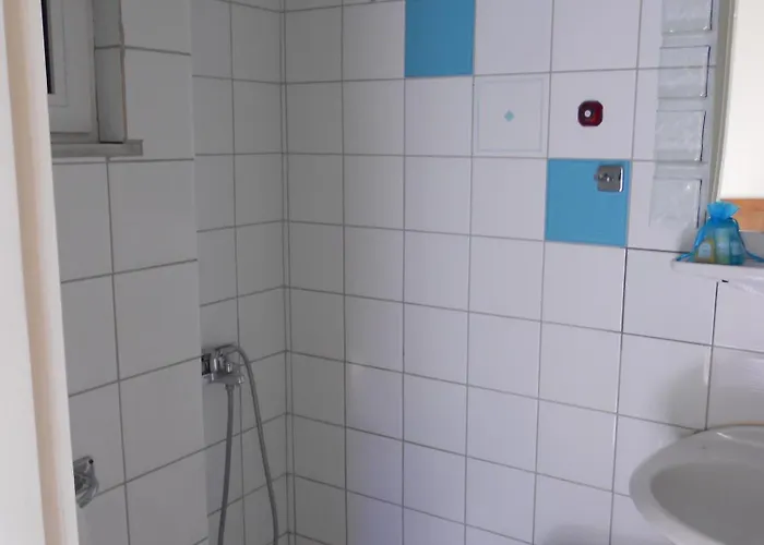 Отель Admitos 2*